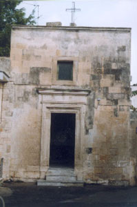 Cappella dei ss. Rocco e Sebastiano (1760 c.a.), in via Fazzi, prospetto esterno.
